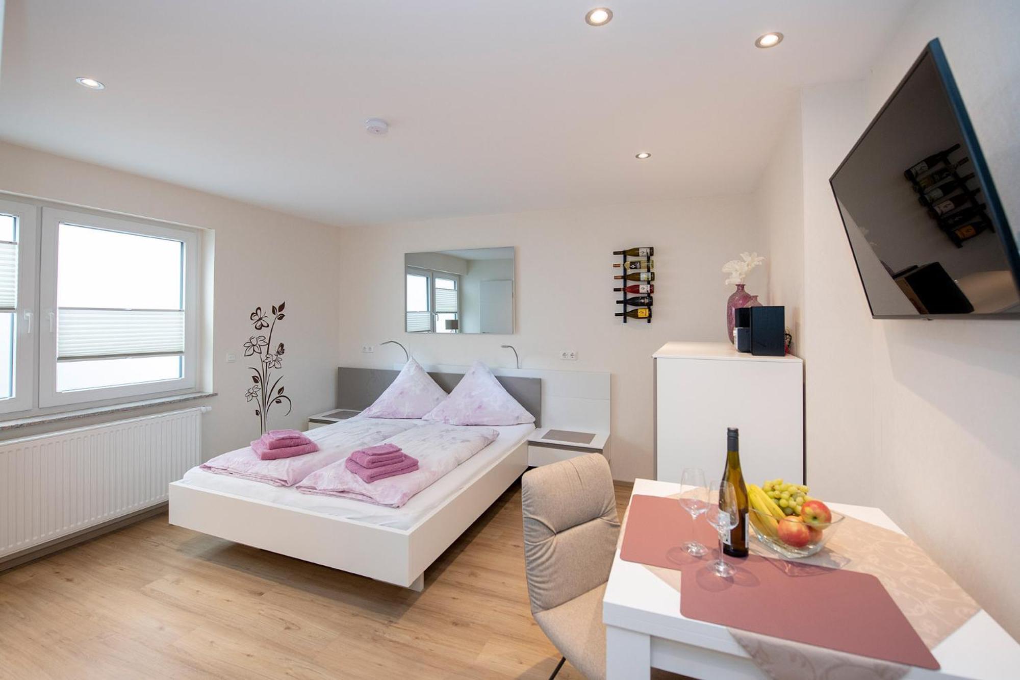 Studio Apartment Am Historischen Matthiasturm Neef Exterior photo