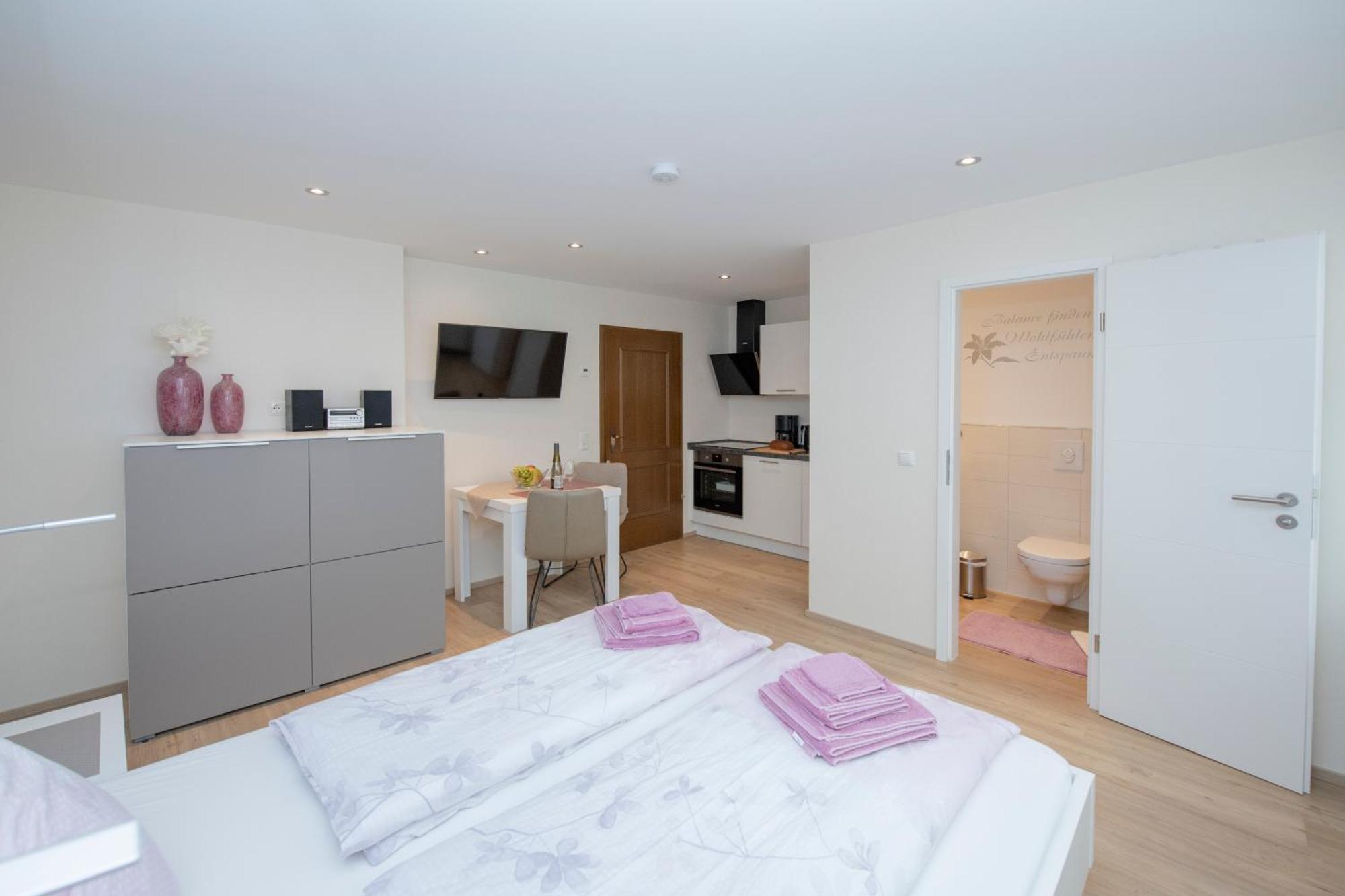 Studio Apartment Am Historischen Matthiasturm Neef Exterior photo